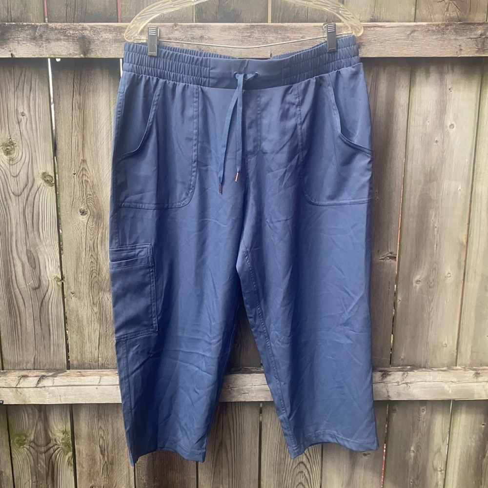 St. John’s Bay active capris sz. L